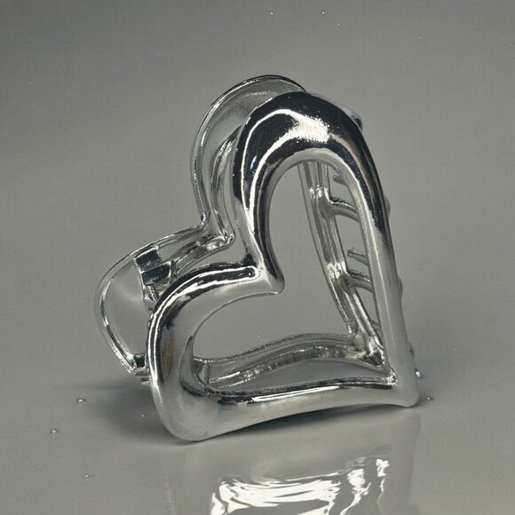 SINGLE METAL HEART CLAW CLIP (SILVER) - Picture 3 of 5